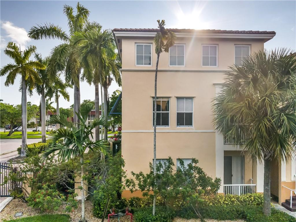 100 S JACARANDA C.C. 200