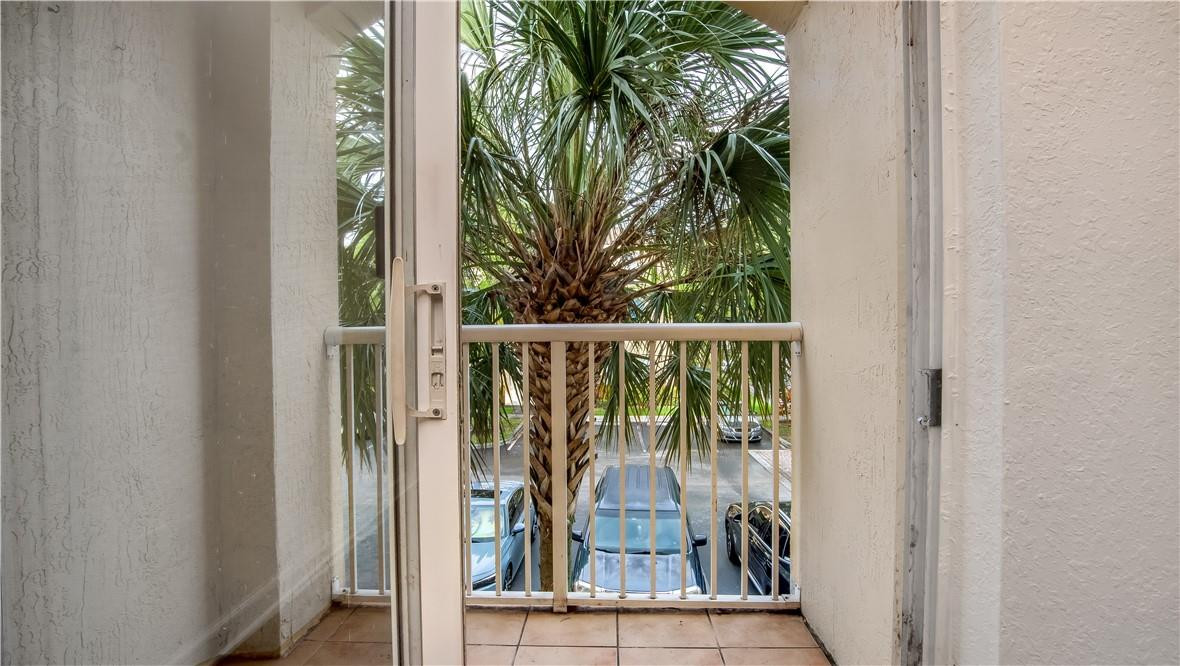 100 S JACARANDA C.C. 200