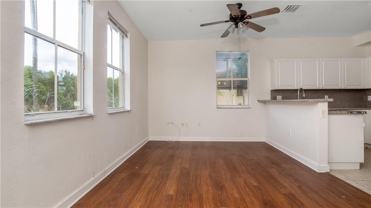 100 S JACARANDA C.C. 200