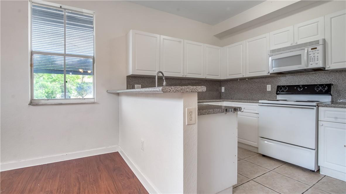 100 S JACARANDA C.C. 200