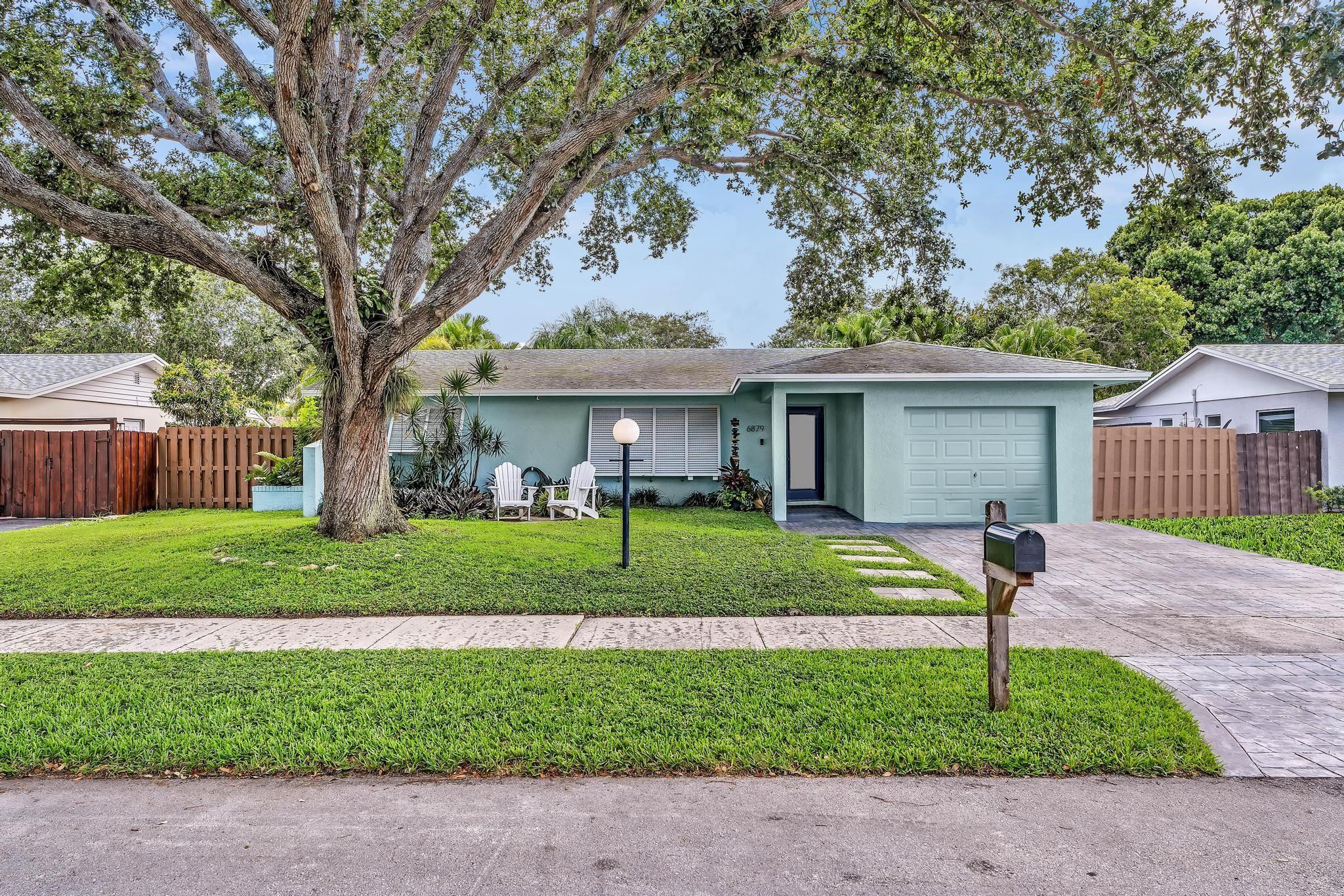6879 NW 28th Ter