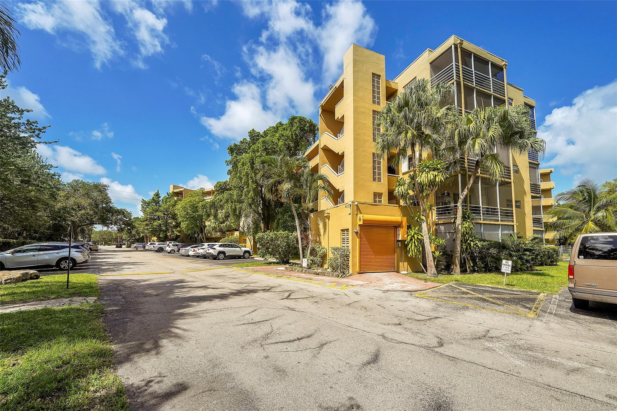 4111 Stirling Rd 304