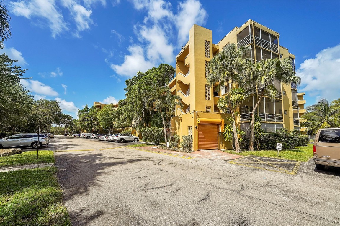 4111 Stirling Rd 304