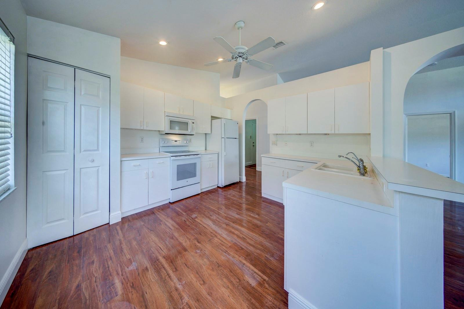 8765 Thames River Dr