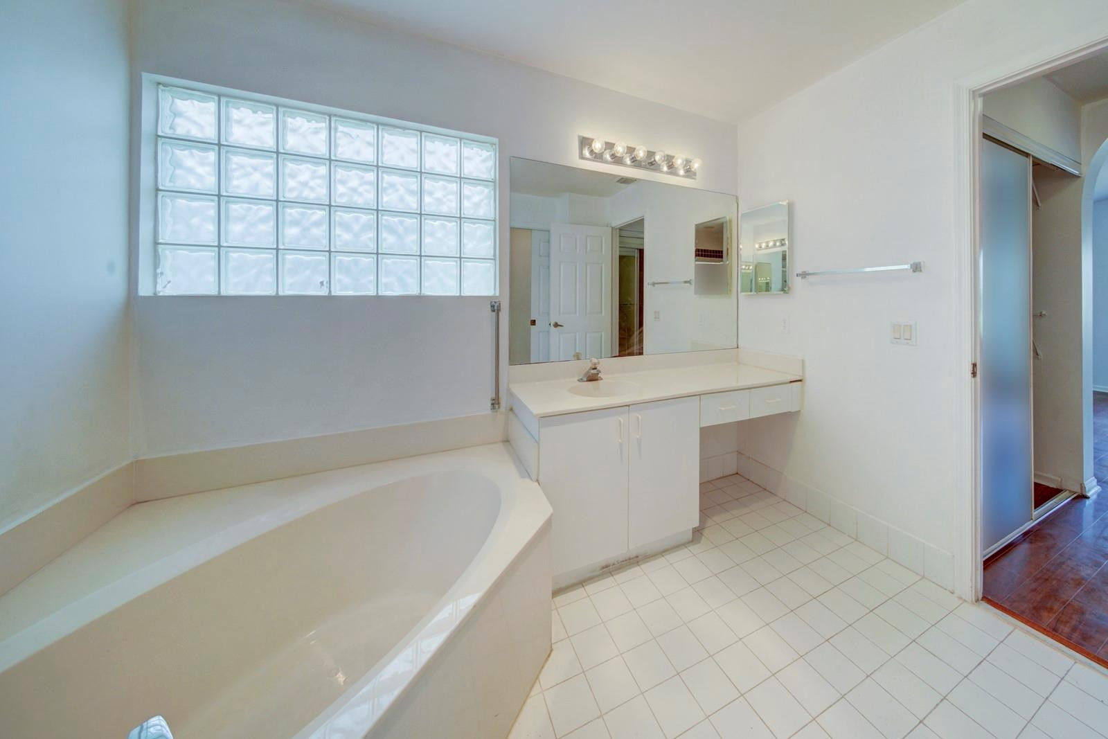 8765 Thames River Dr