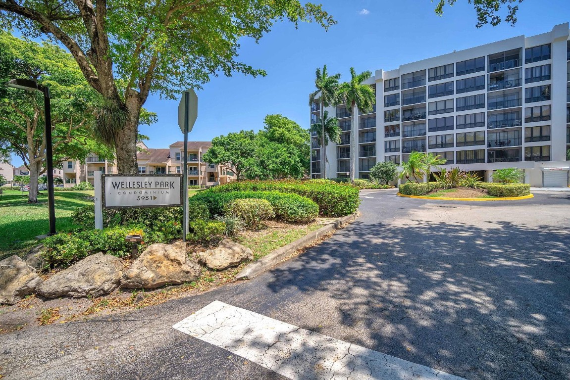 5951 WELLESLEY PARK Drive 104