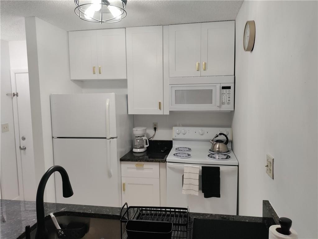 2771 Riverside Dr 207