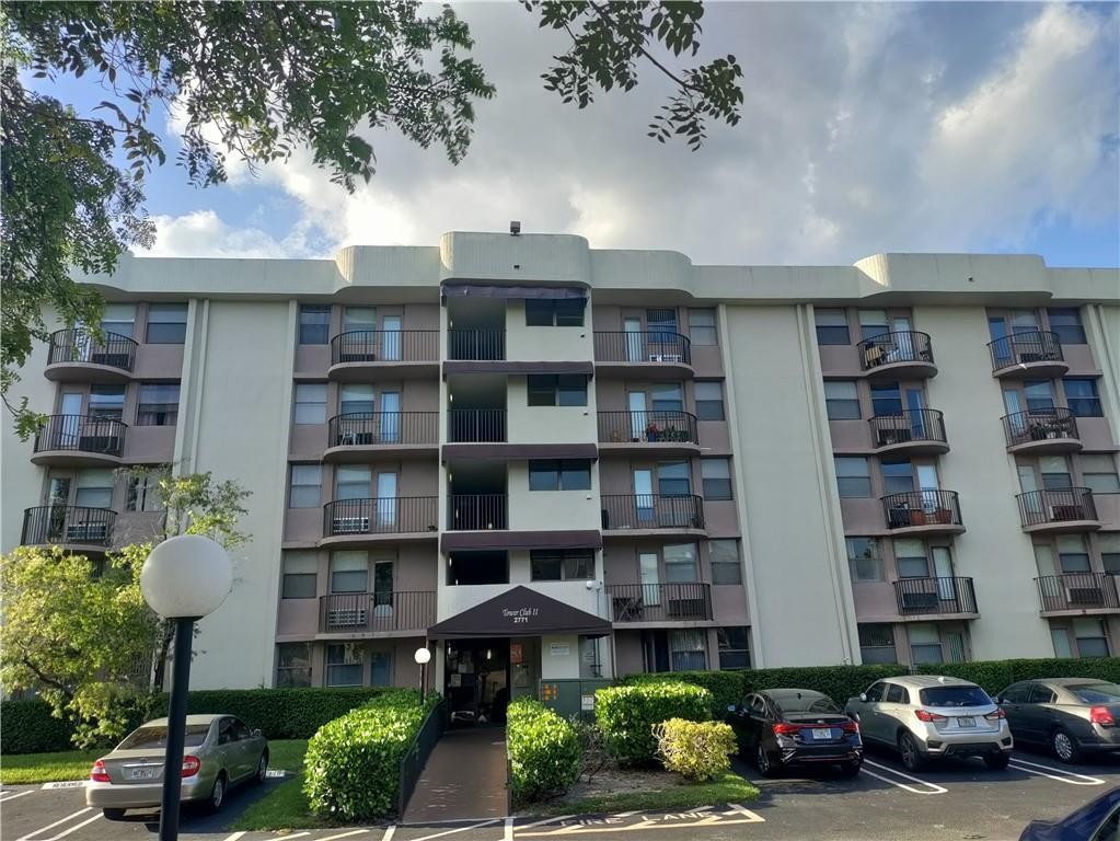 2771 Riverside Dr 207