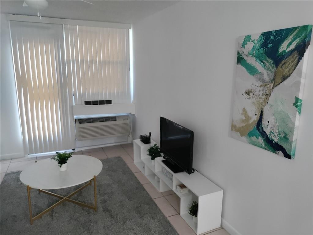 2771 Riverside Dr 207