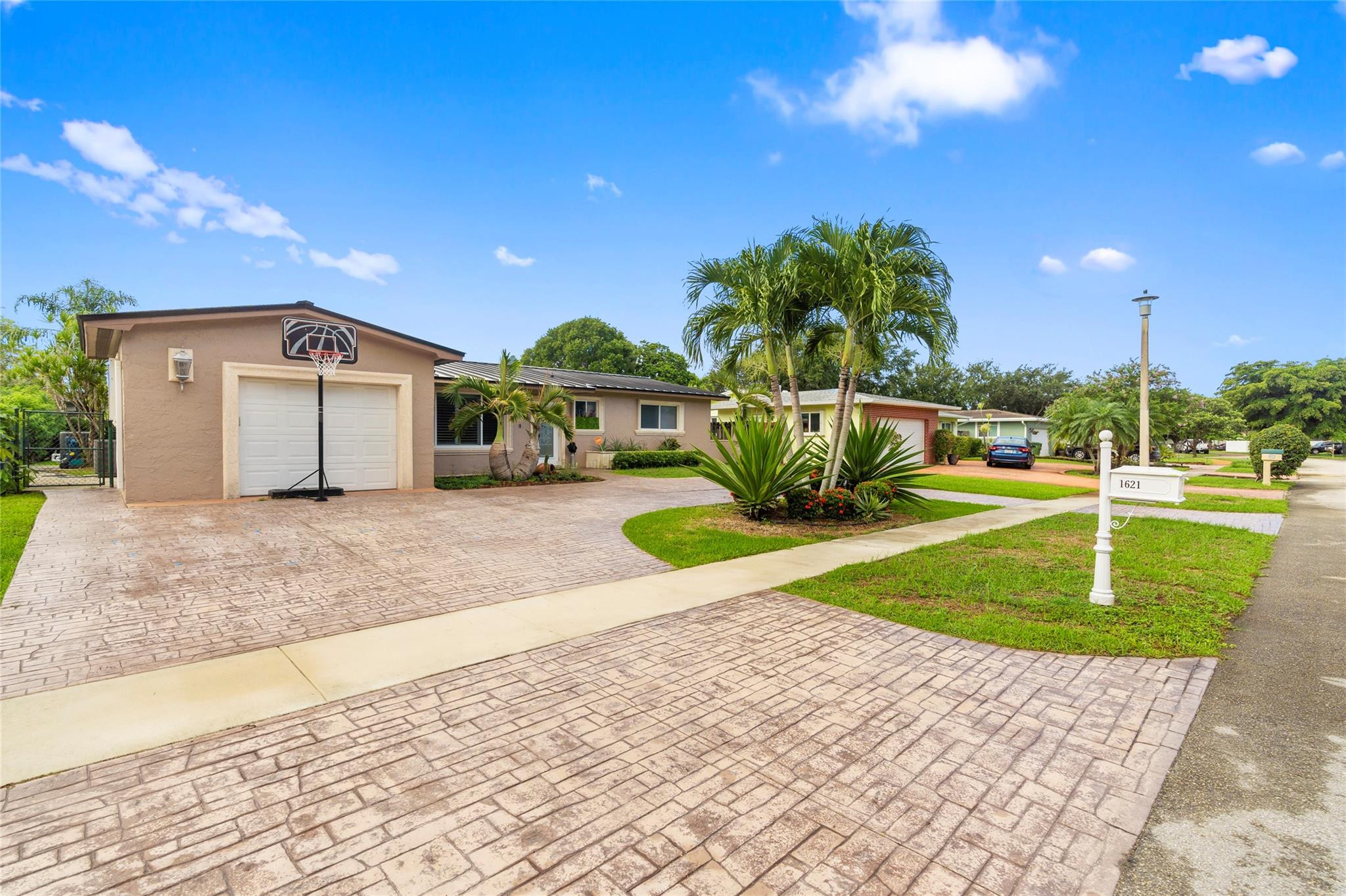 1621 NW 115th Ave