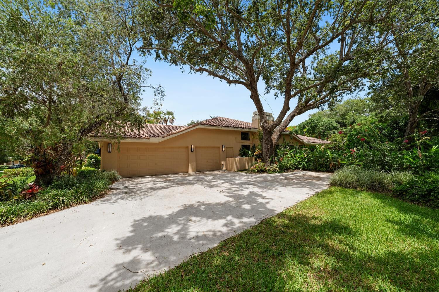 7801 S Woodridge Dr