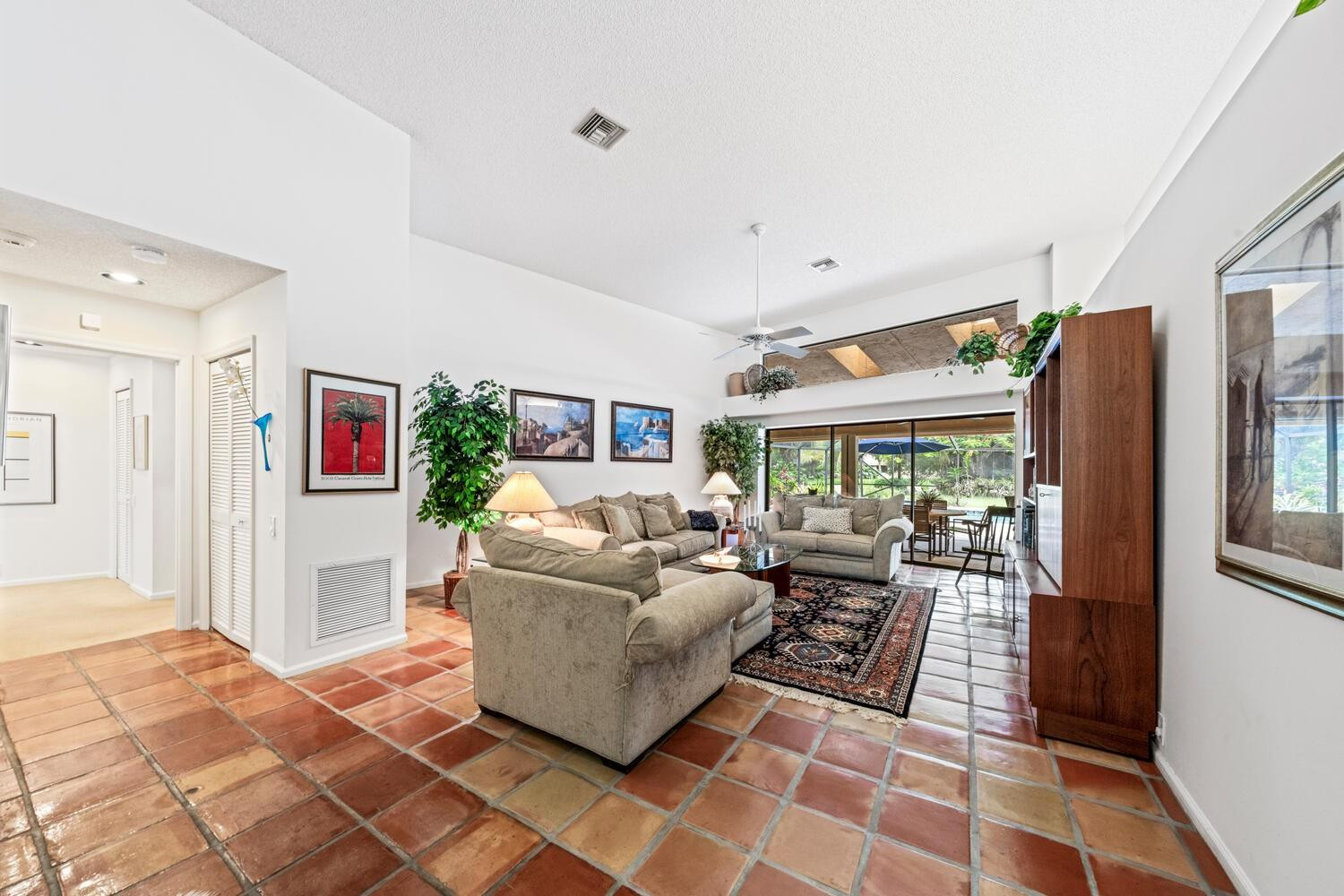 7801 S Woodridge Dr