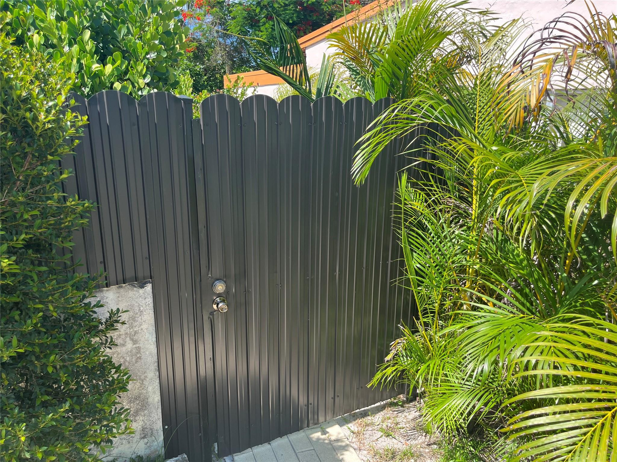 1213 NW 11th Ct