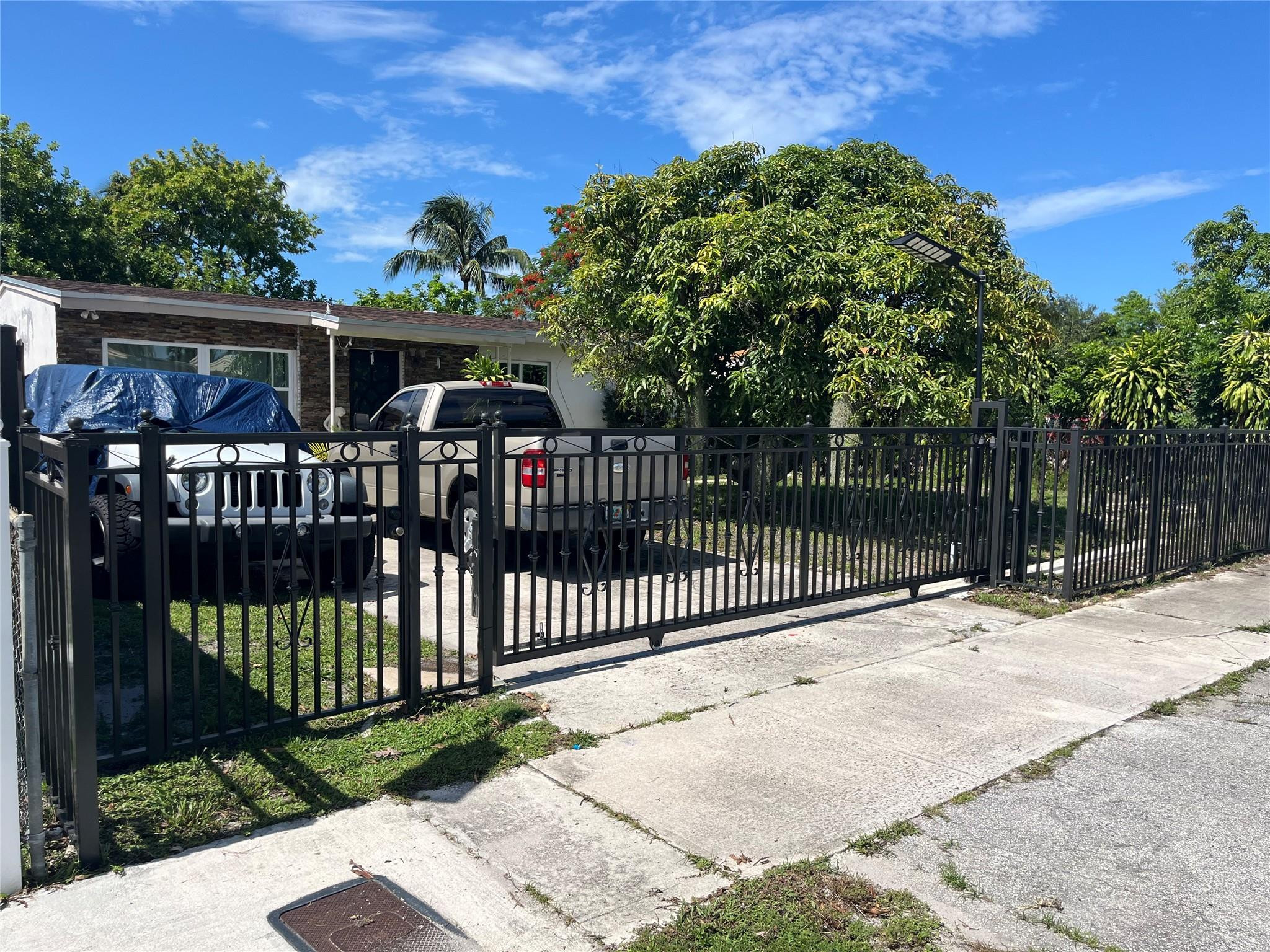 1213 NW 11th Ct