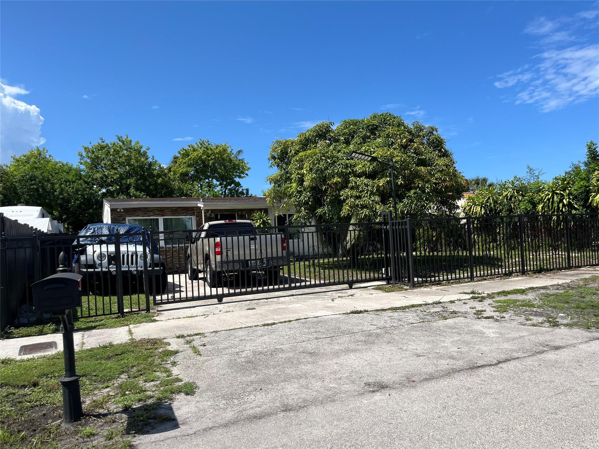 1213 NW 11th Ct