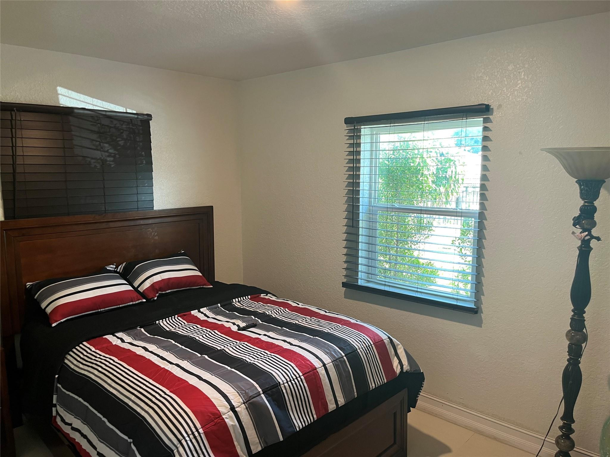 1213 NW 11th Ct
