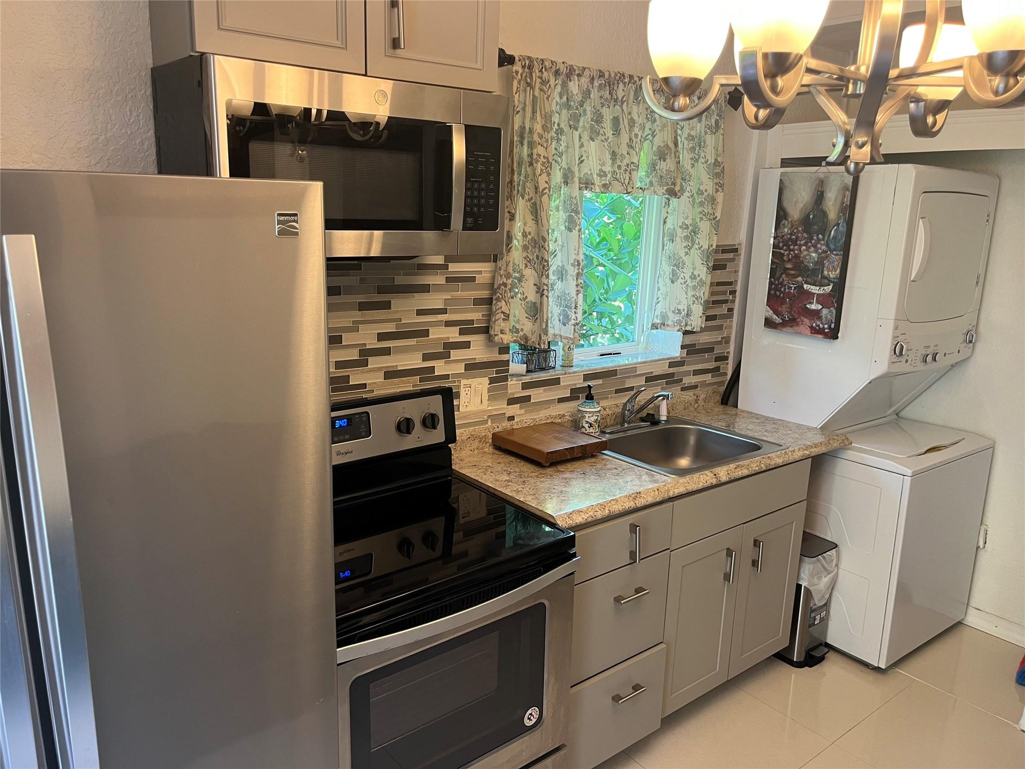 1213 NW 11th Ct