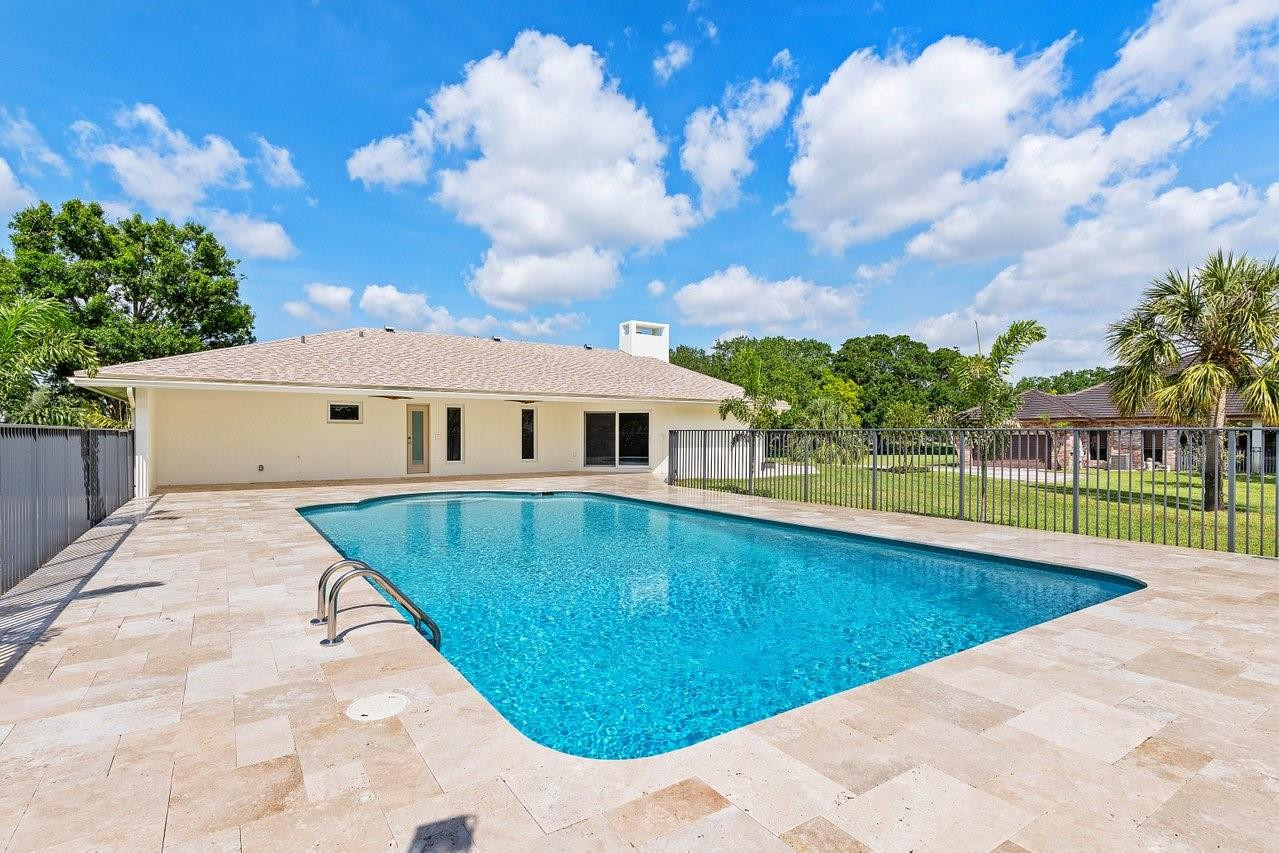 6148 NW 74th Ter