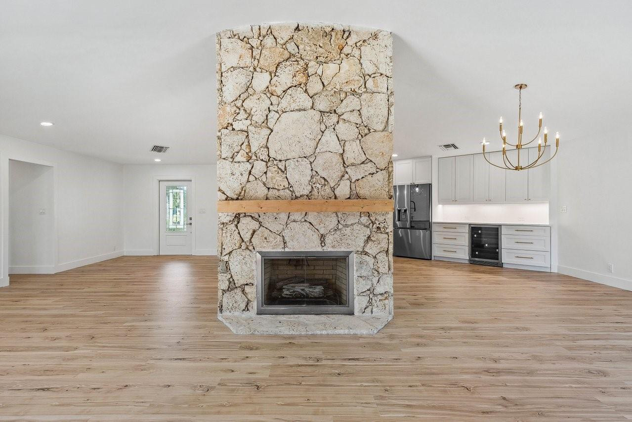 6148 NW 74th Ter