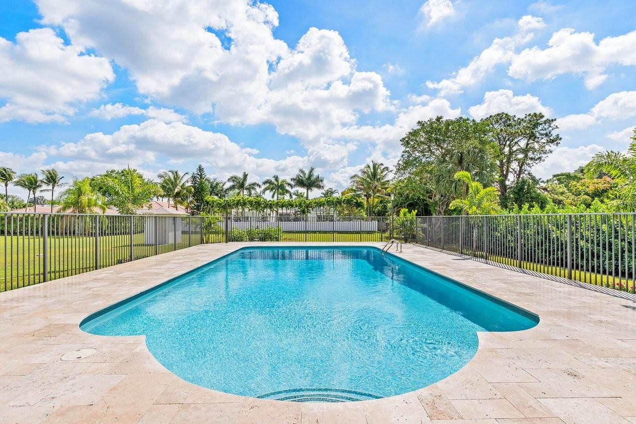 6148 NW 74th Ter