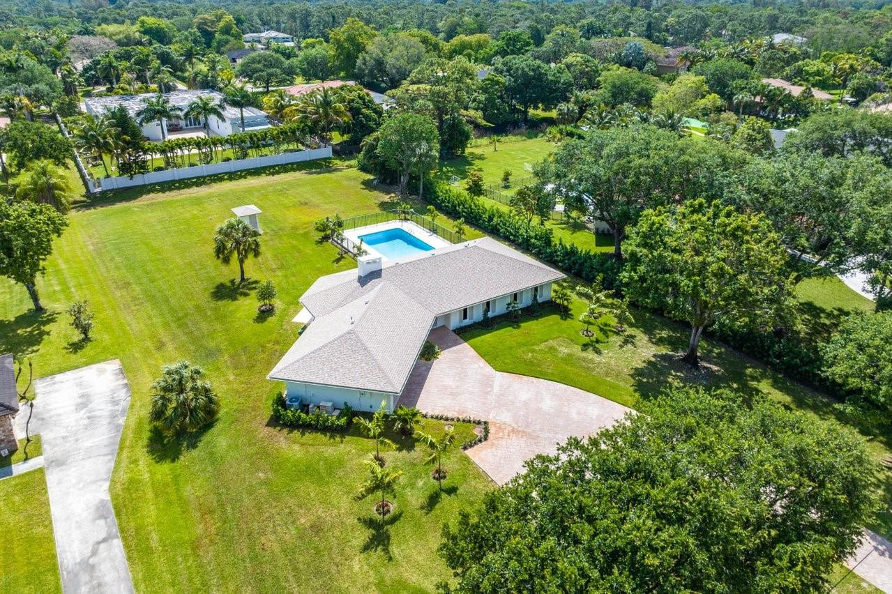 6148 NW 74th Ter