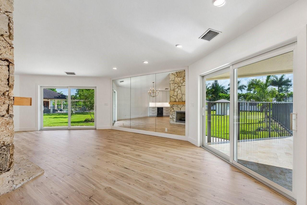 6148 NW 74th Ter