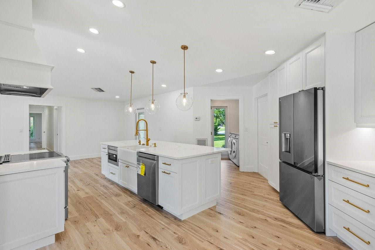 6148 NW 74th Ter