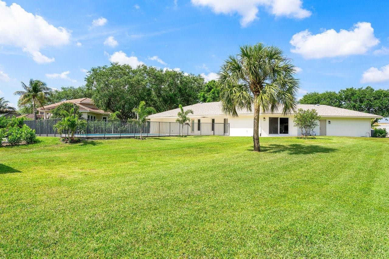 6148 NW 74th Ter