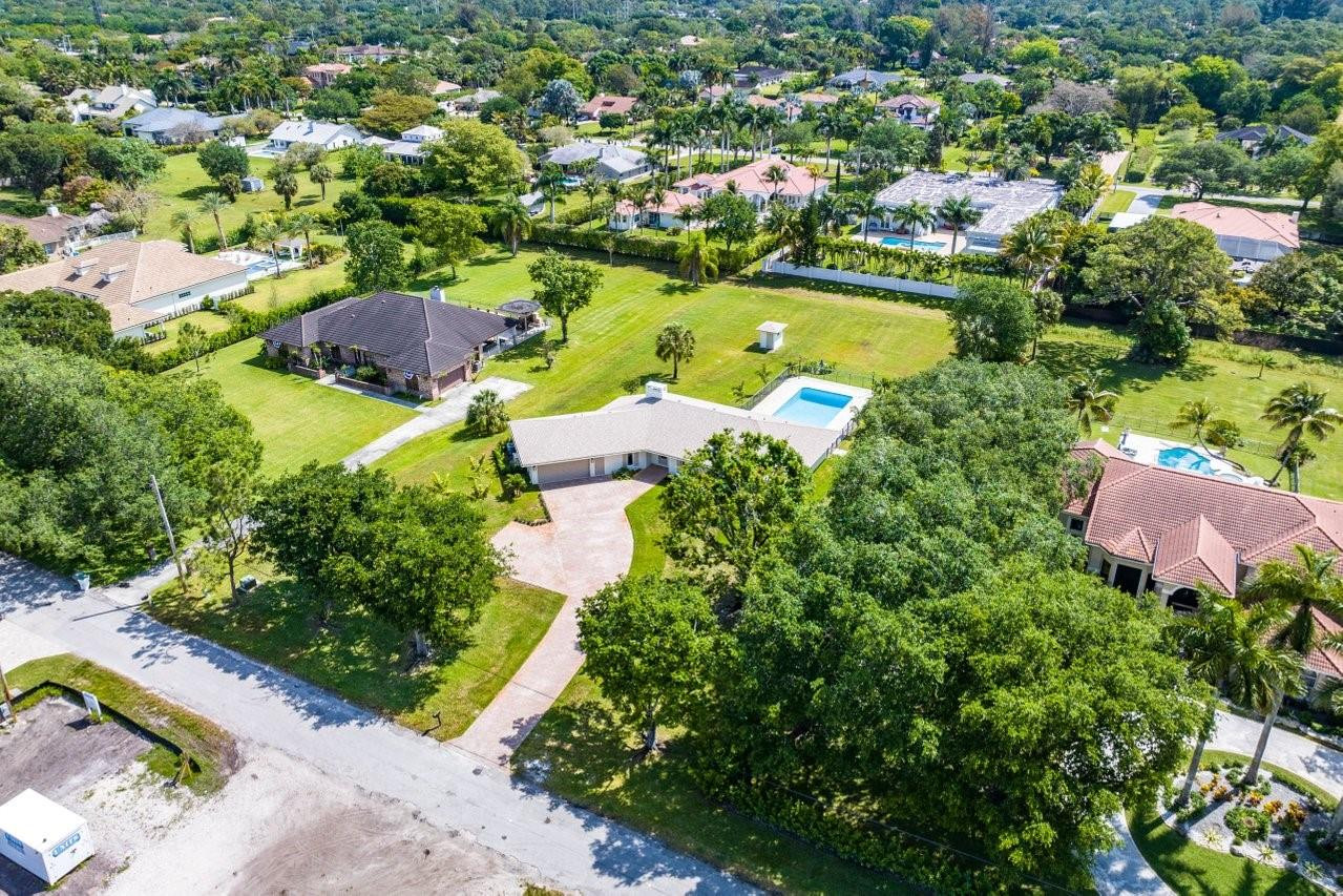 6148 NW 74th Ter