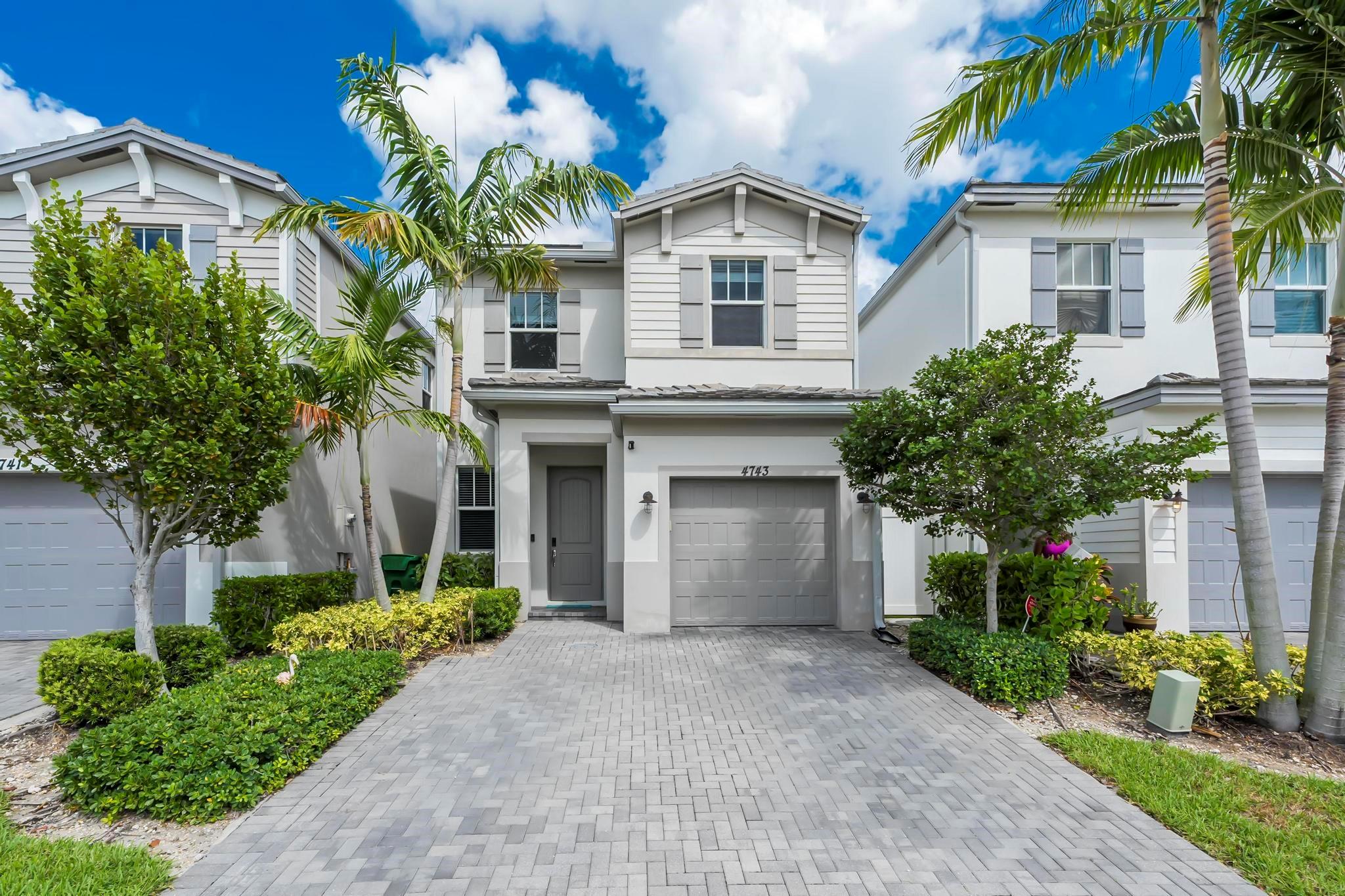 4743 NW 48th Ter