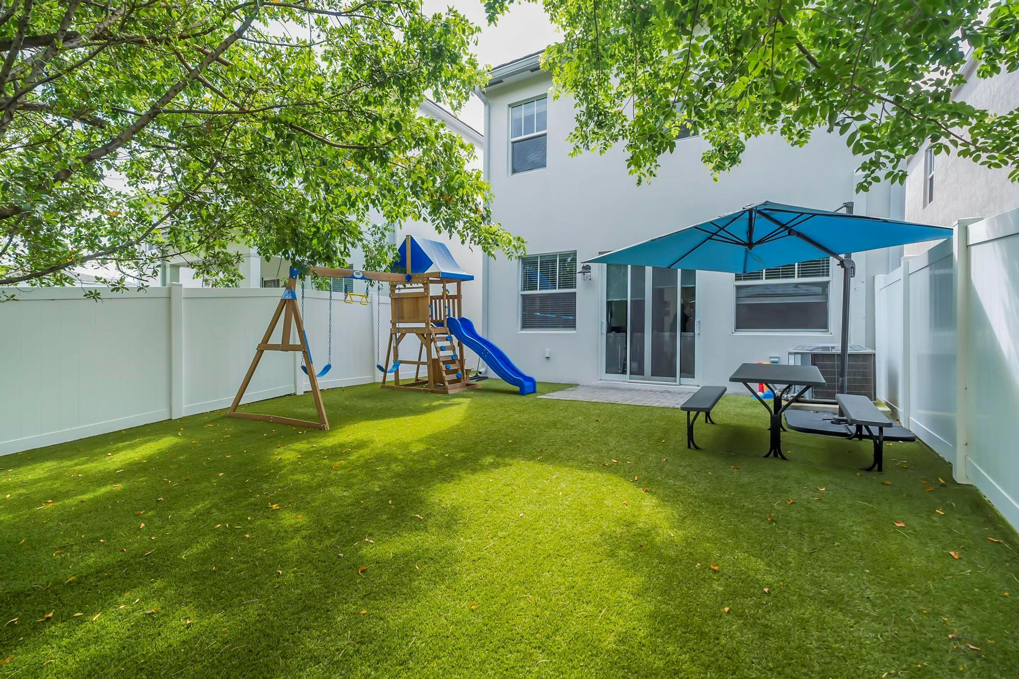 4743 NW 48th Ter