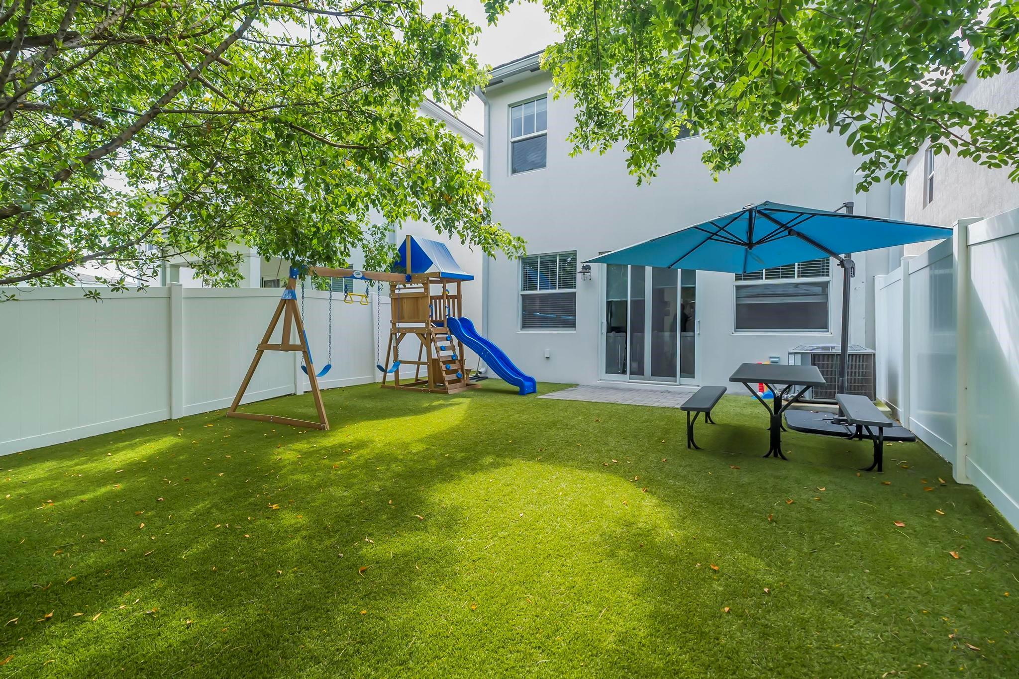 4743 NW 48th Ter