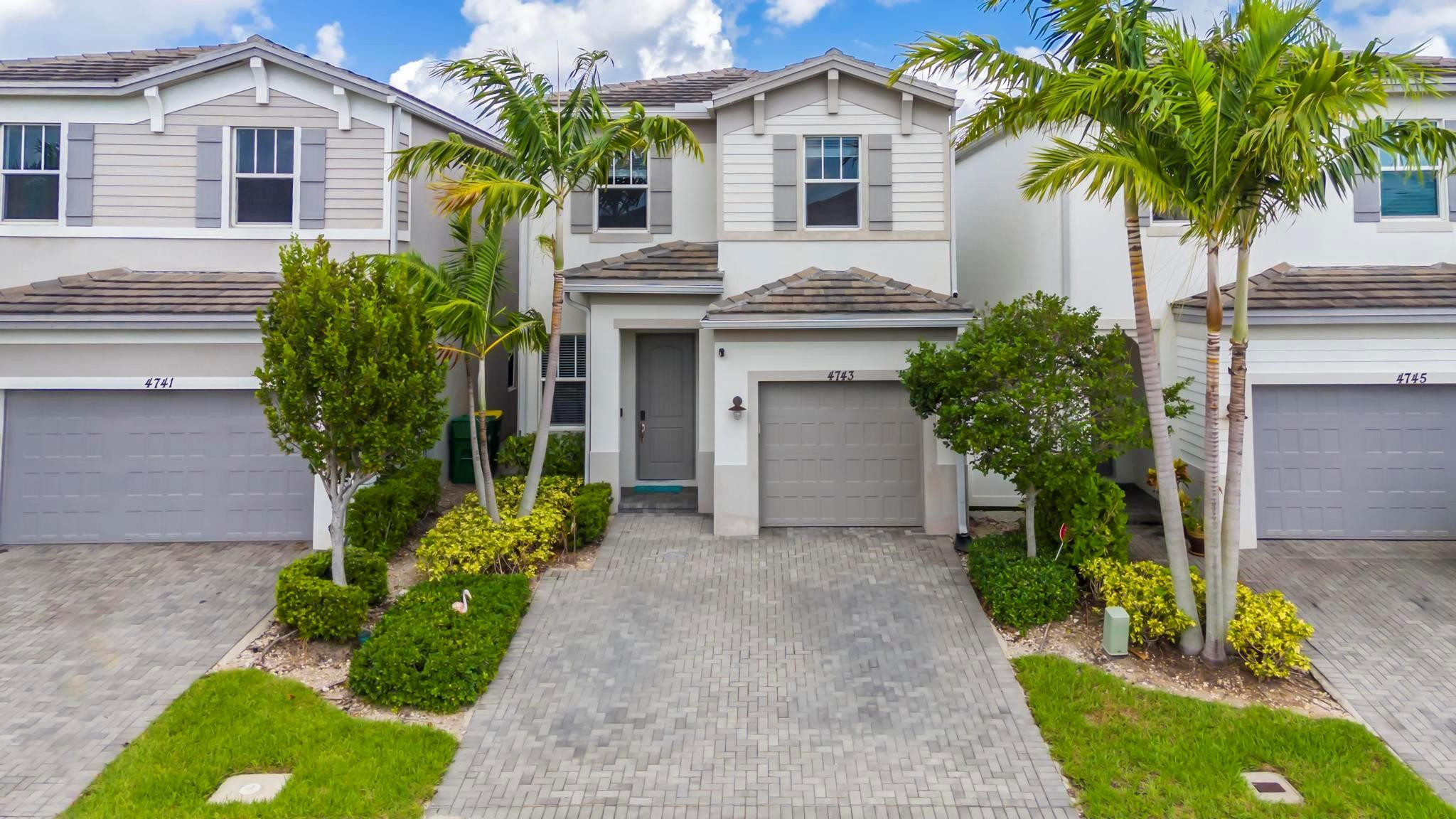 4743 NW 48th Ter