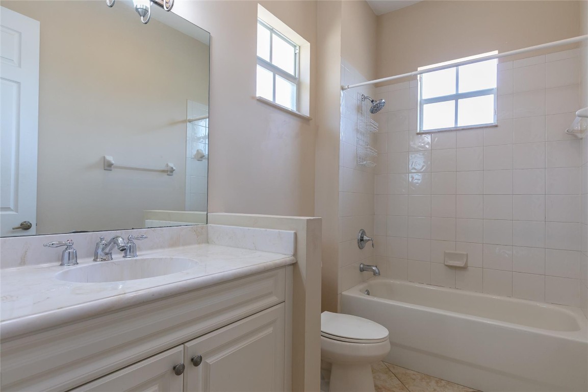 8205 NW 128th Ln 8205