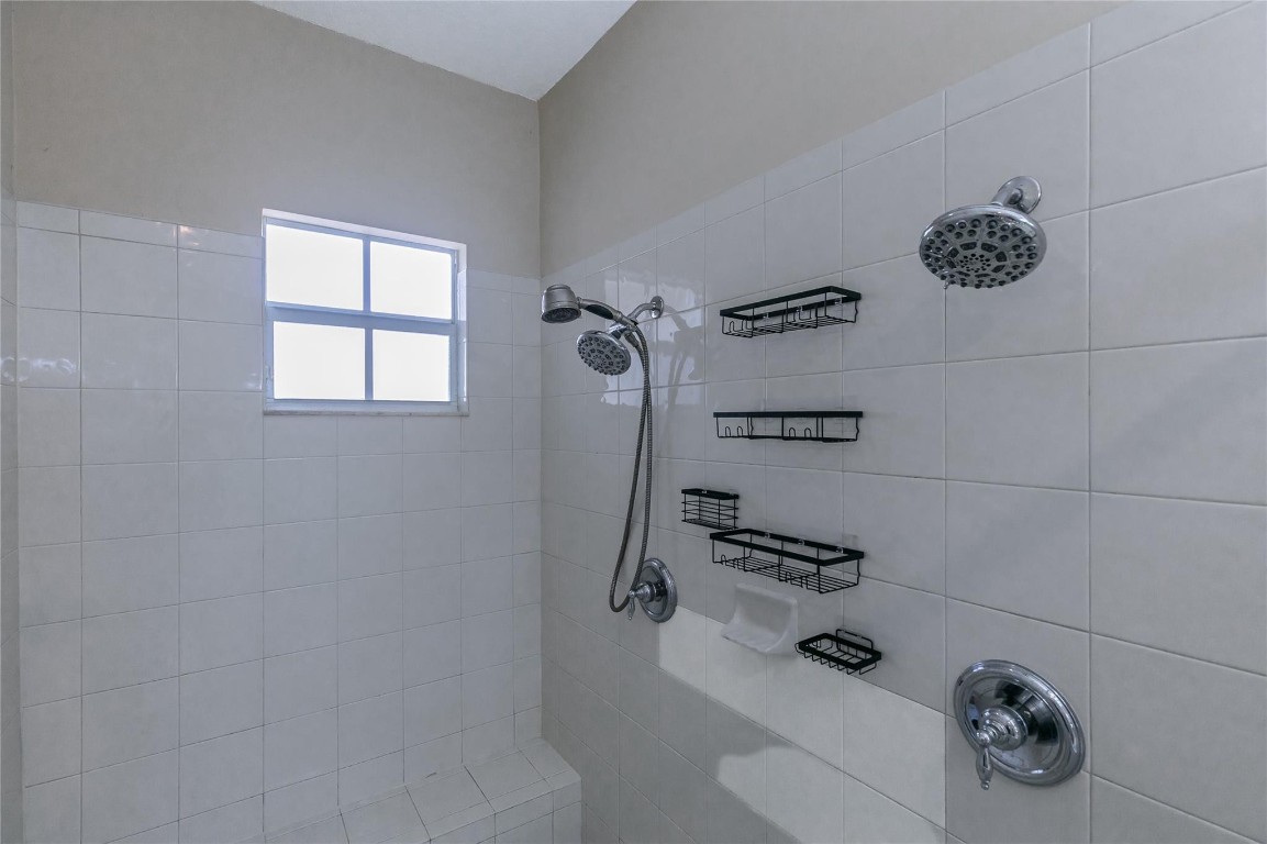 8205 NW 128th Ln 8205