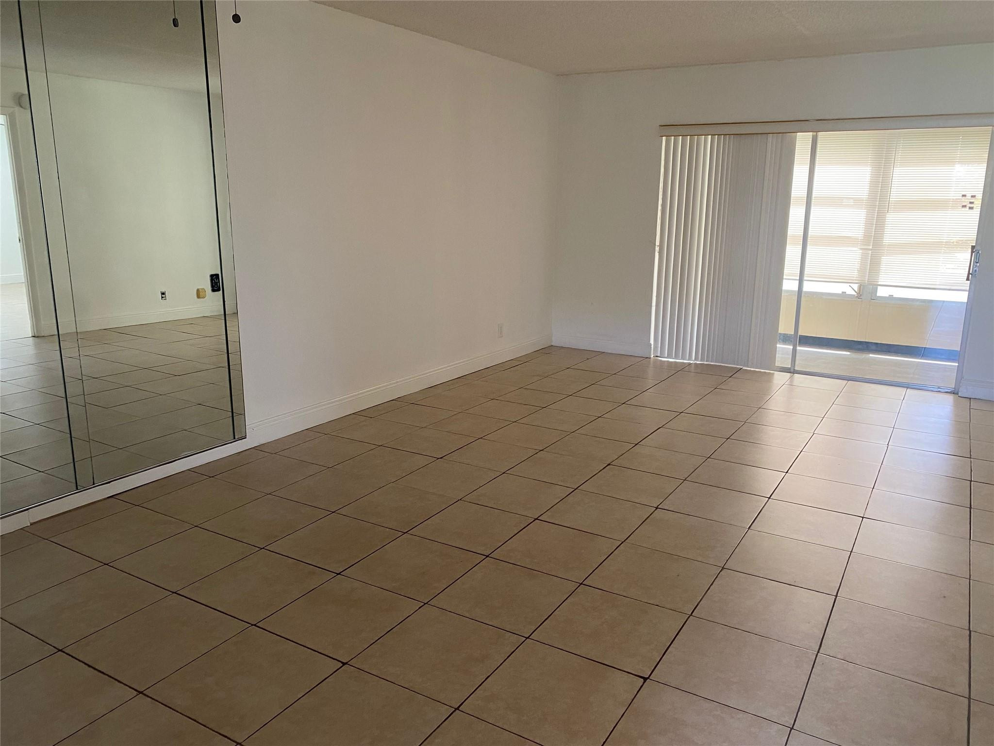 7355 NW 5th Pl