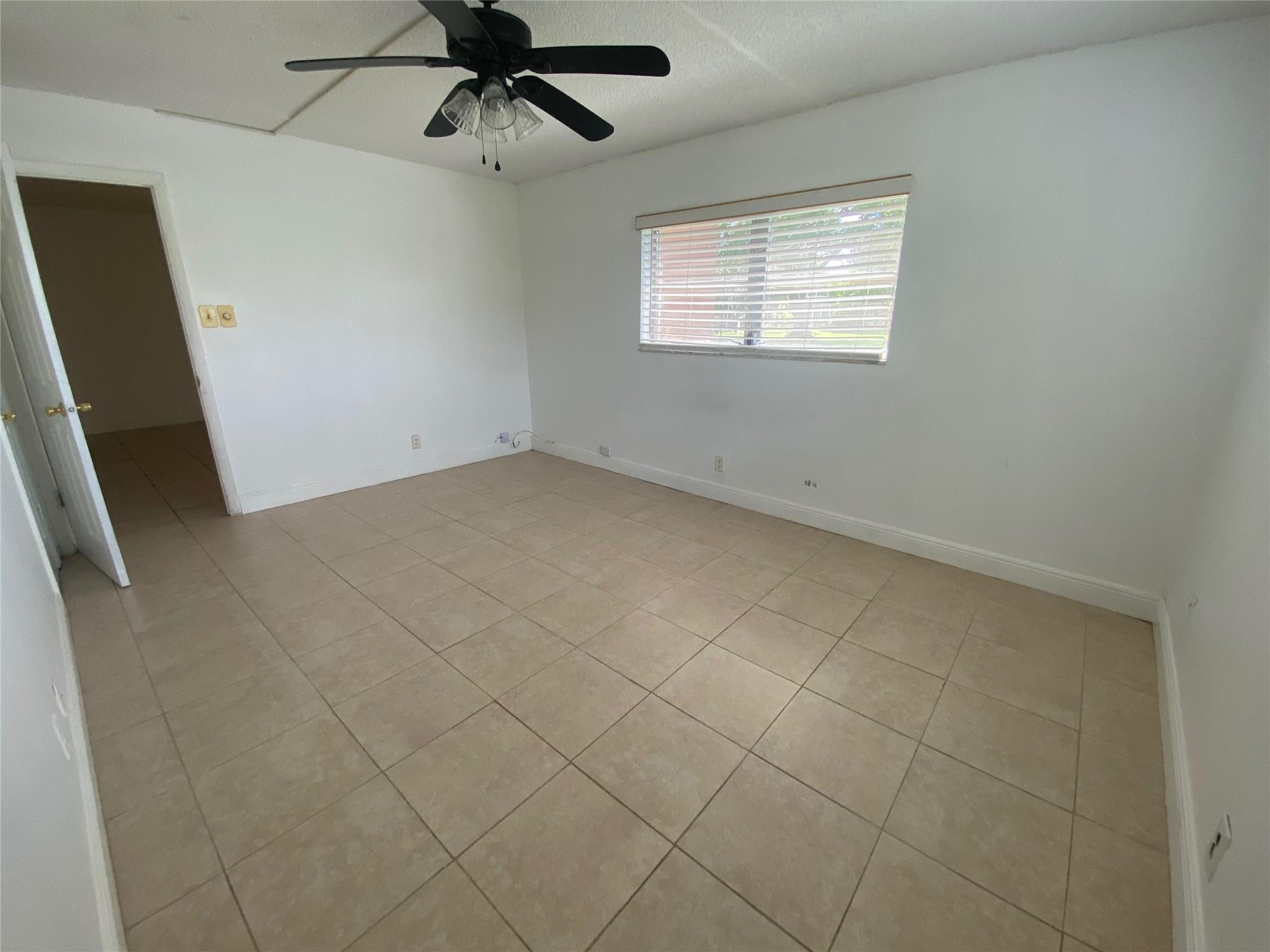 7355 NW 5th Pl