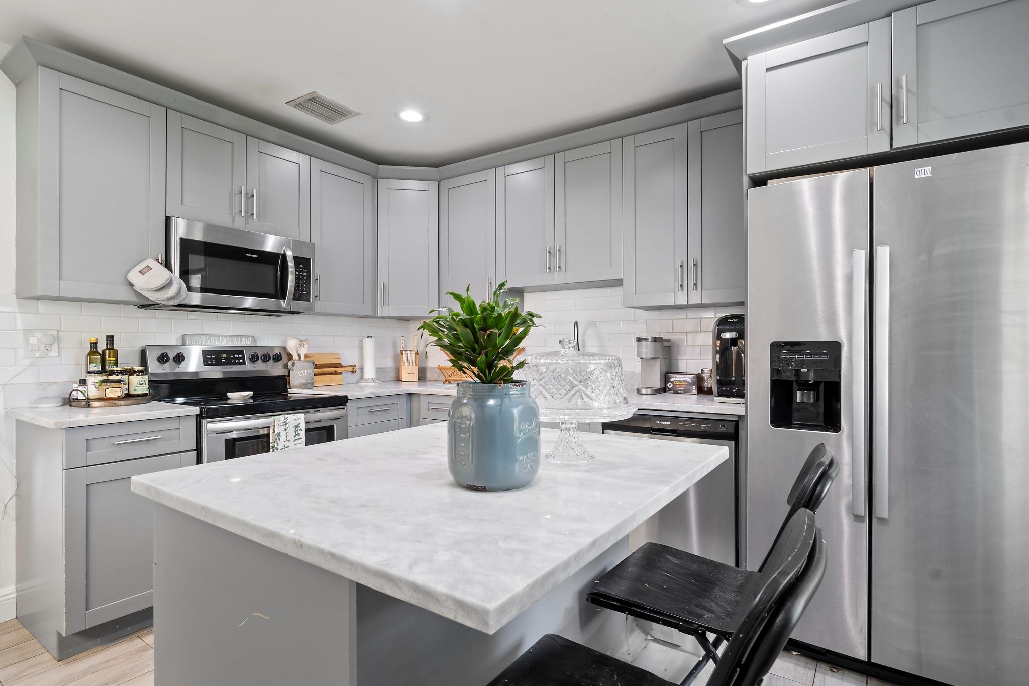 2940 NW 25th St