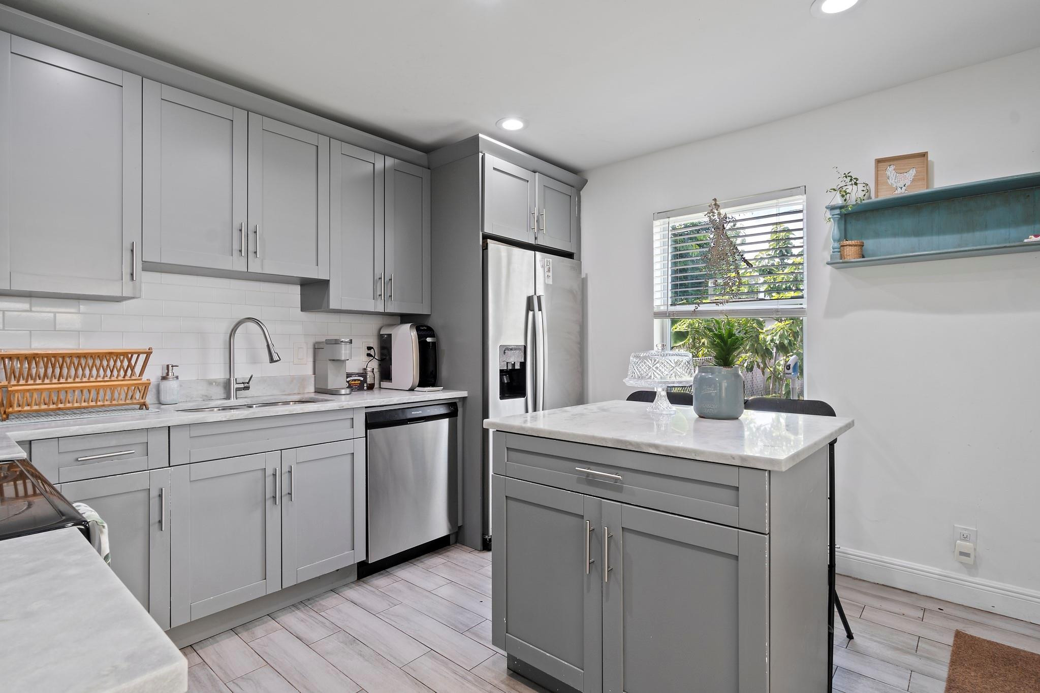 2940 NW 25th St