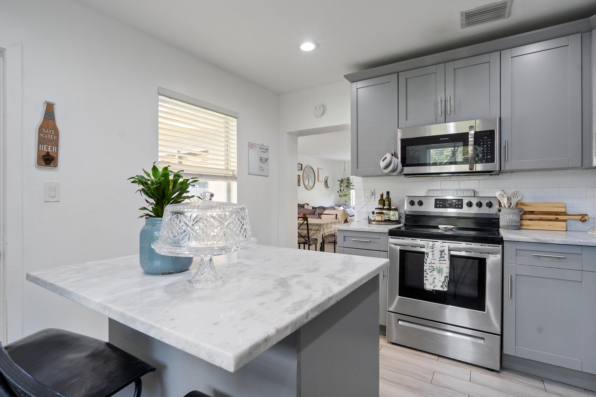 2940 NW 25th St