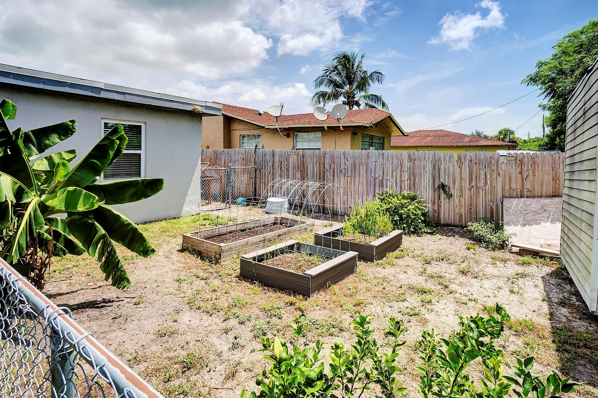 2940 NW 25th St