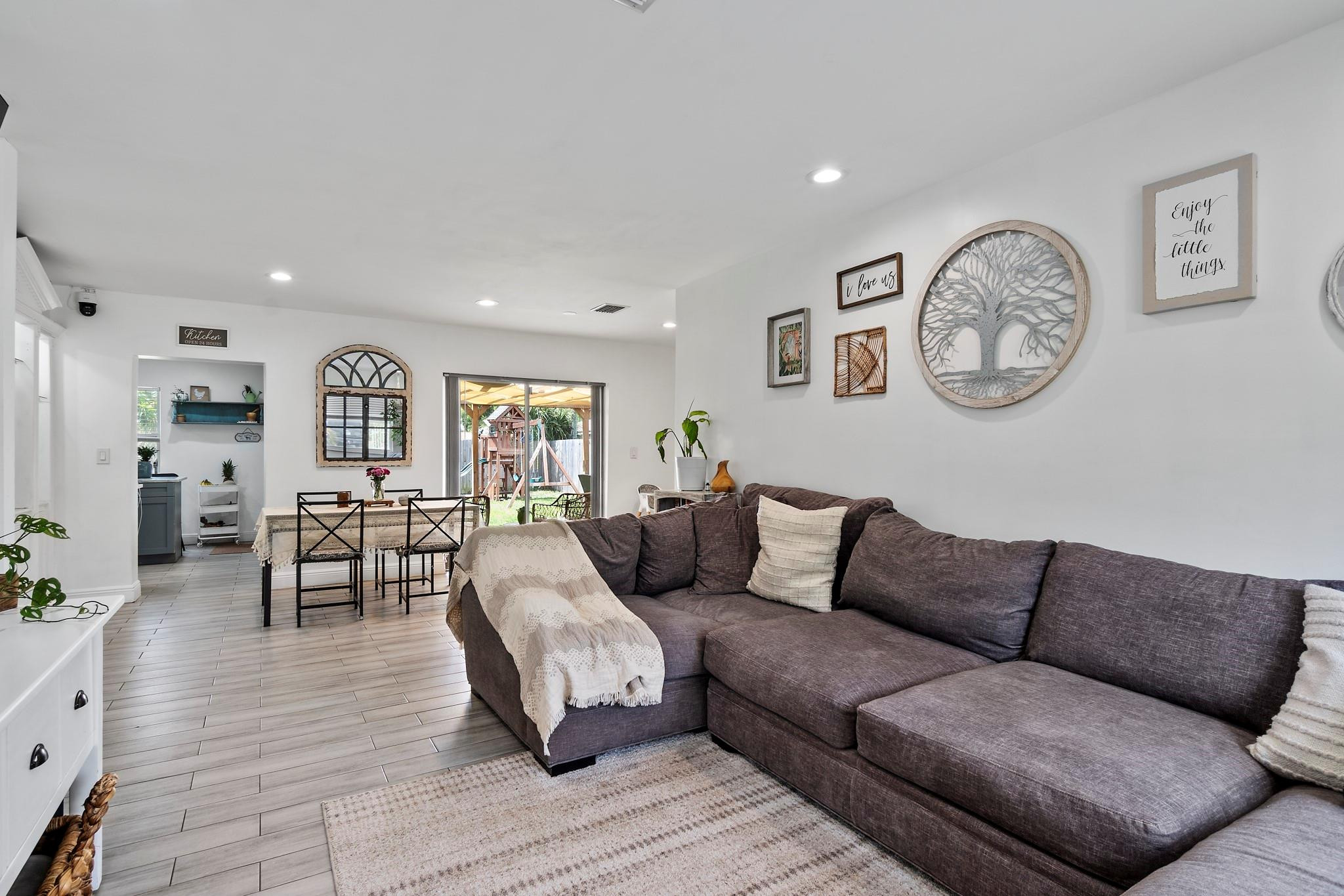 2940 NW 25th St
