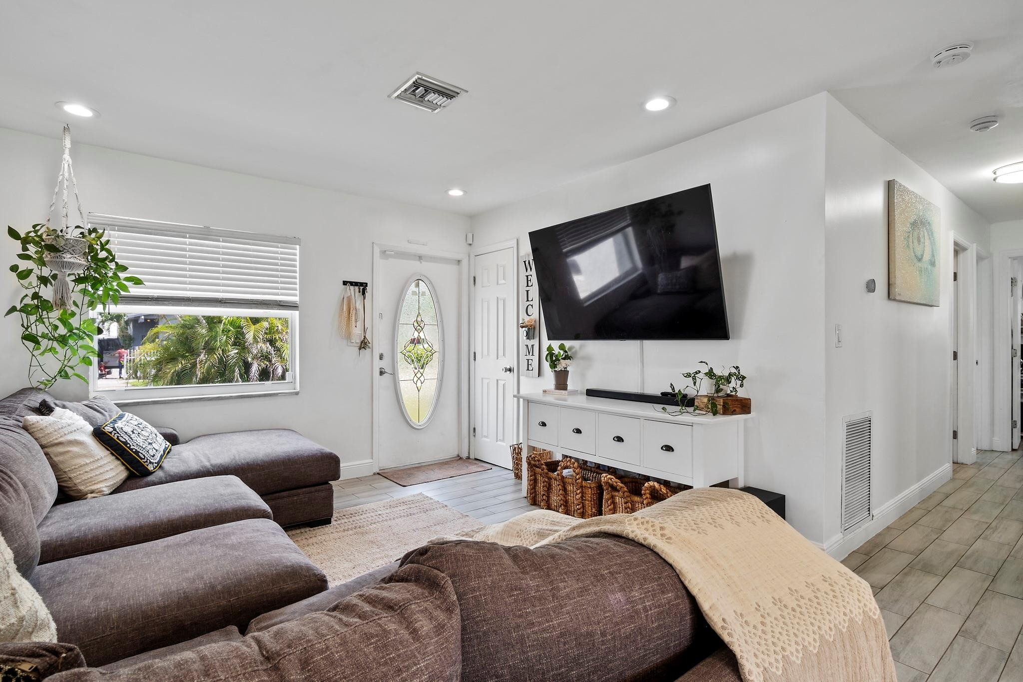 2940 NW 25th St