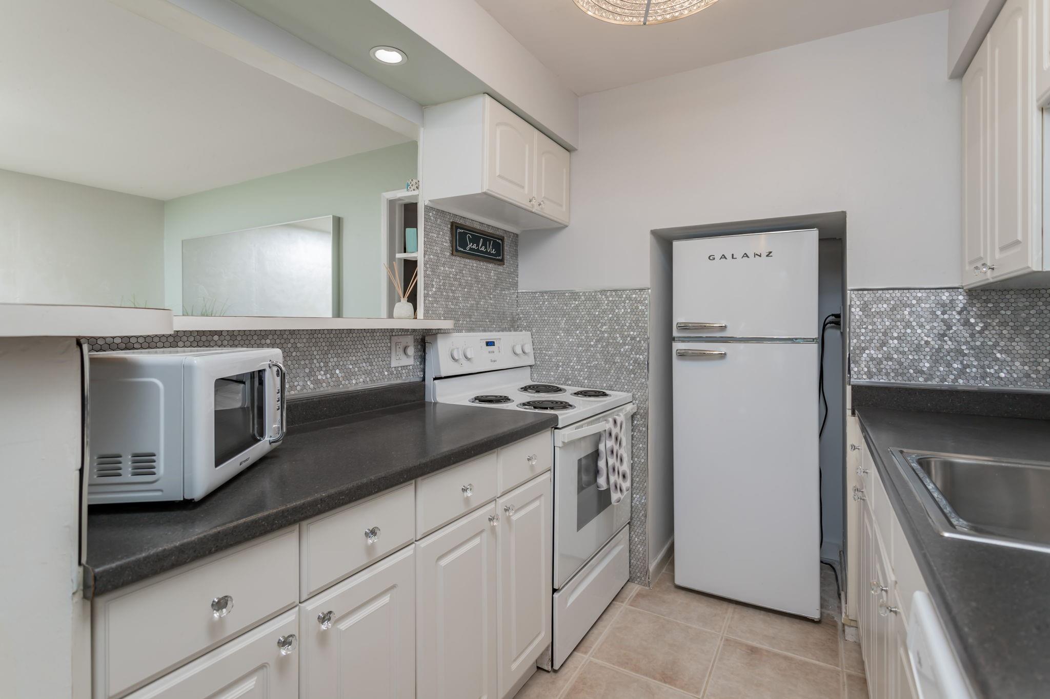 3230 NE 13th St 202