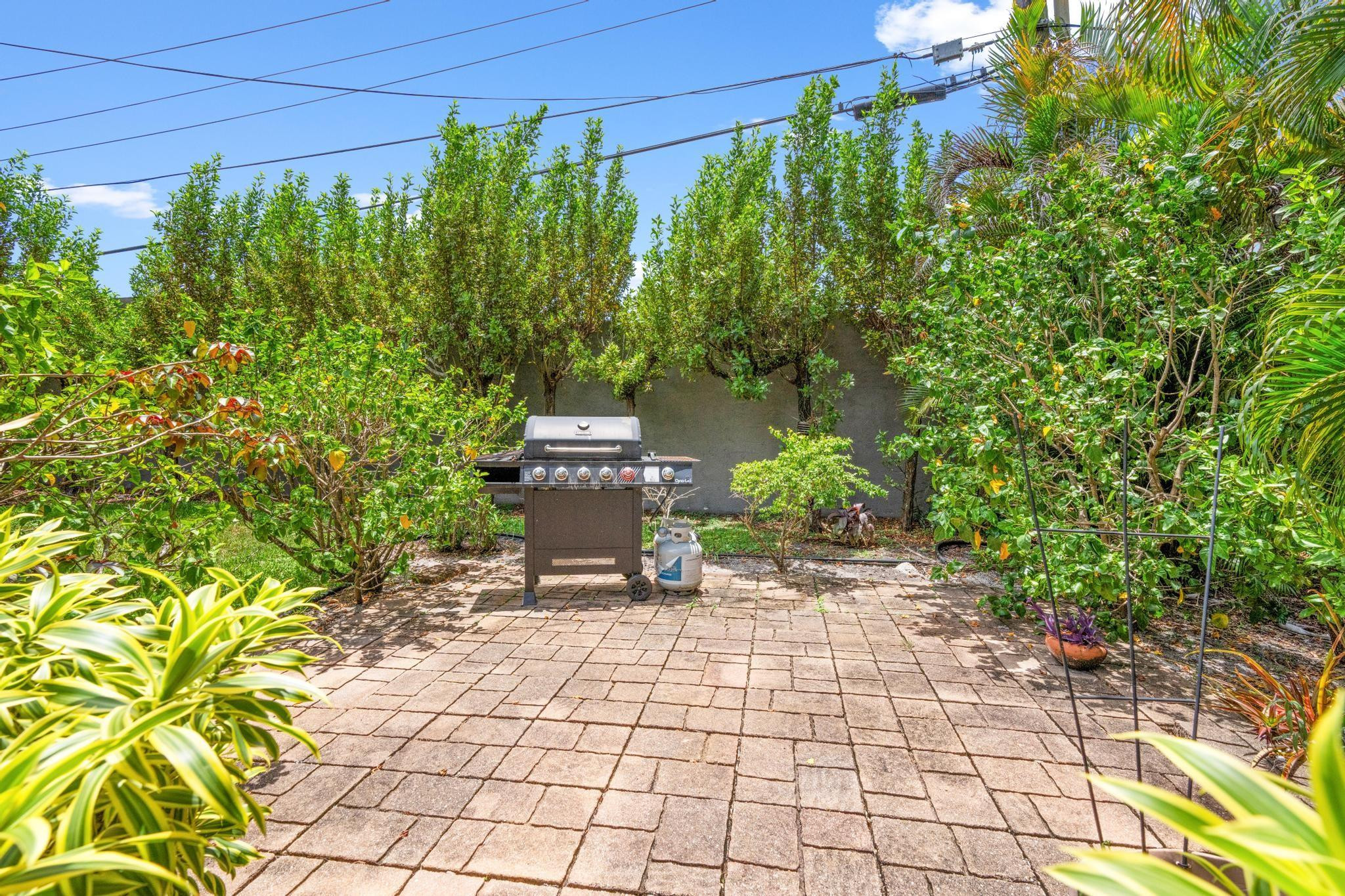 1008 SW 22nd St