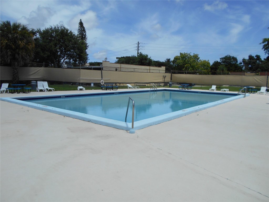 4409 NW 3rd Ter 4409