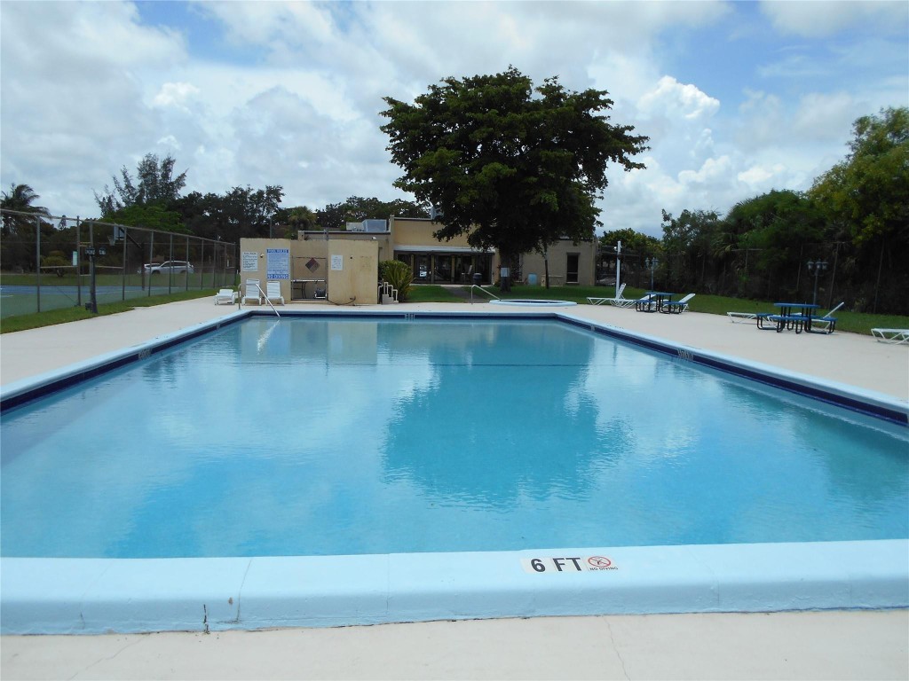 4409 NW 3rd Ter 4409