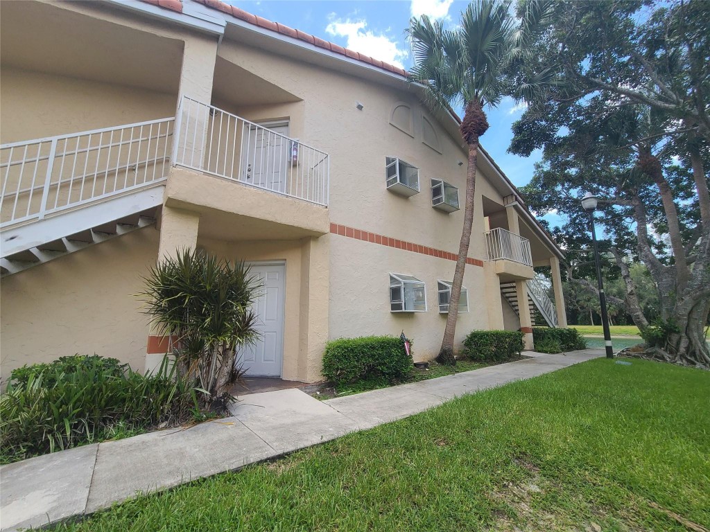 3330 Pinewalk Dr N 1617