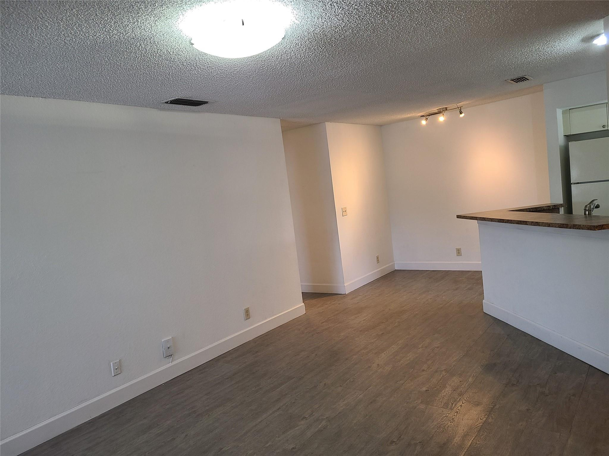 3330 Pinewalk Dr N 1617