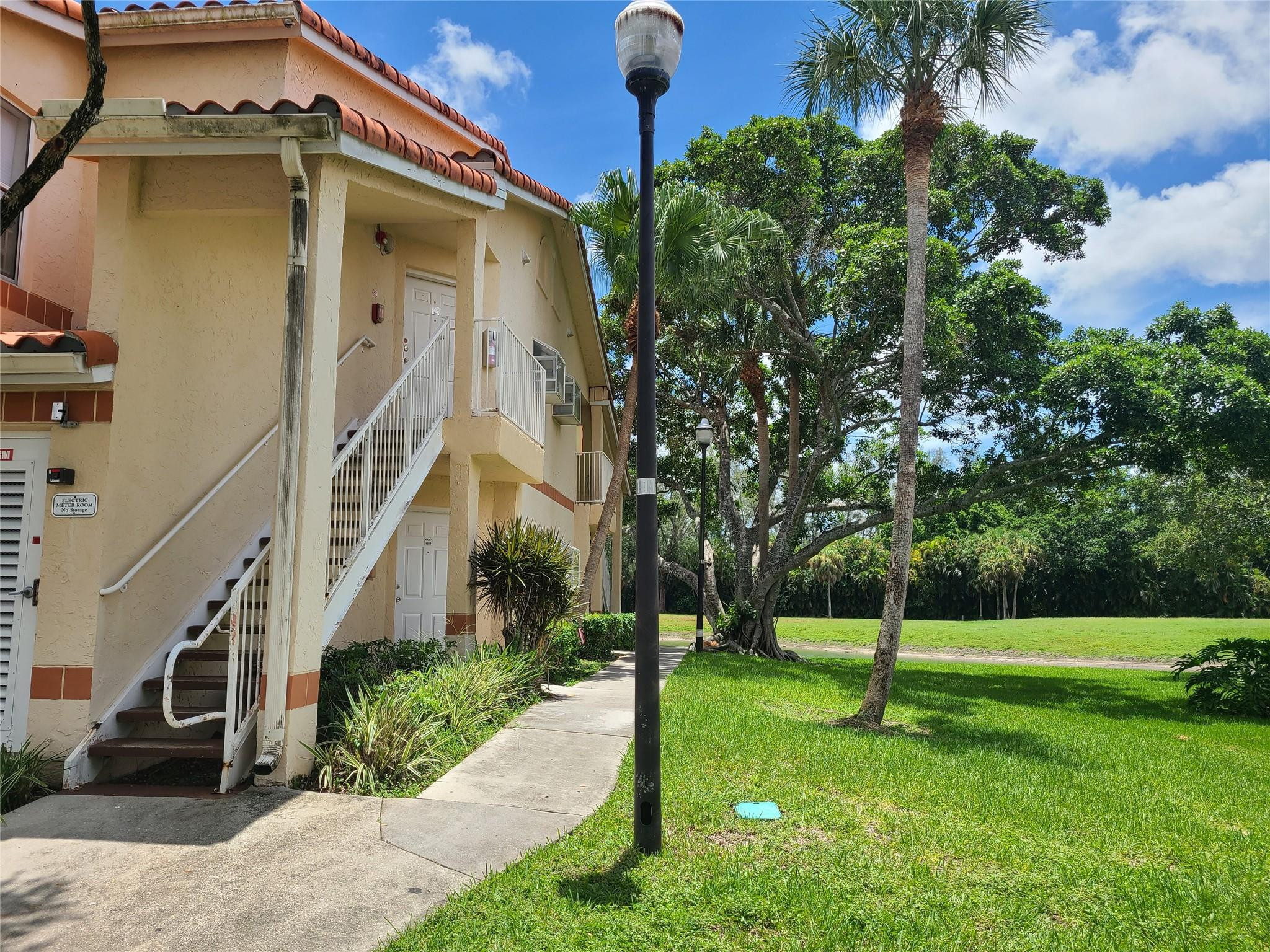 3330 Pinewalk Dr N 1617